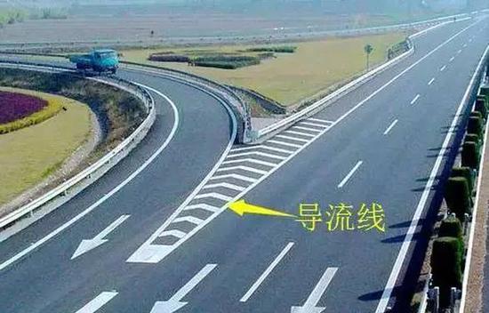 高速公路上特有的标记线,不怕丢分罚款怕丢命!
