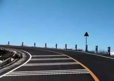 高速公路上特有的标记线,不怕丢分罚款怕丢命!