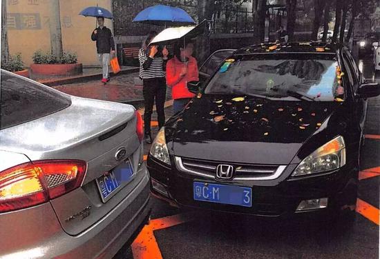 车辆掉头与转弯撞了,谁负主责?交警给的答案你想不到