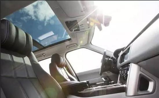 买车时多花1万块加个天窗,很多人是为了好看!竟不知应该这样用!!