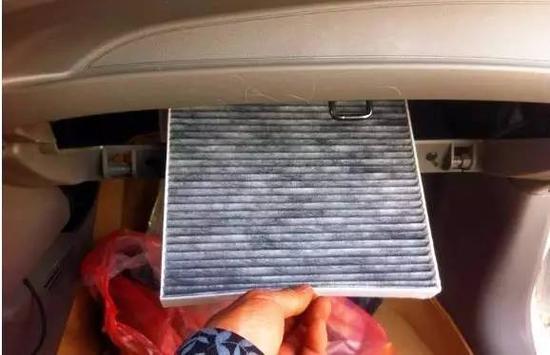 停车时,先熄火还是先关空调?很多人都做错了