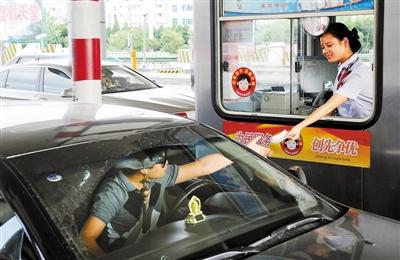 7.洗车费:一个月洗一次,按照30洗一次来算,一年也得360块。过年洗车费更高,因此洗车费只多不少。