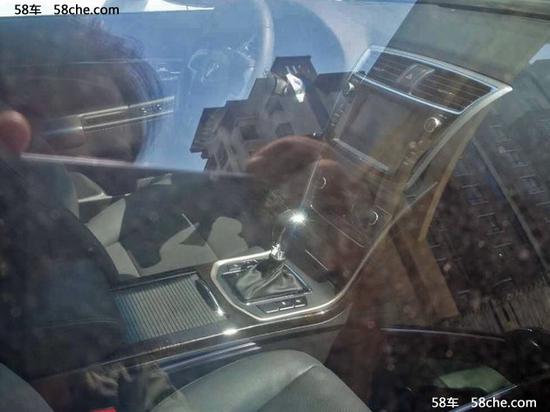 曝长安睿骋1.5T最新谍照 采用230T尾标