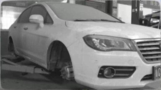 修个小剐蹭 花了两万多?车主直接被气哭!