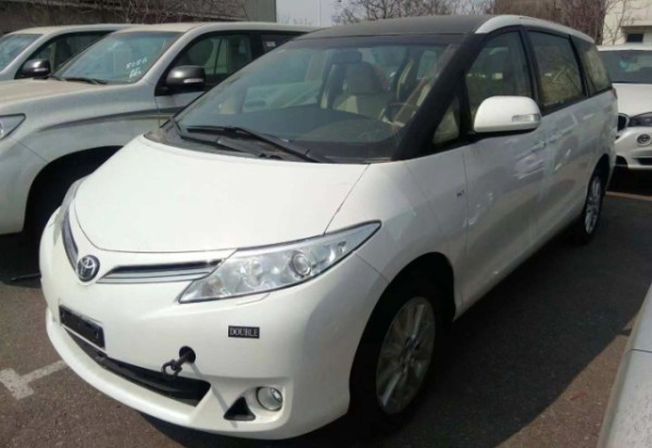 2020款丰田大霸王普瑞维亚豪华顶配地位