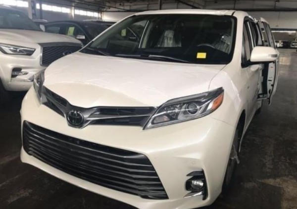 20款丰田塞纳最新报价 3.5L四驱现车