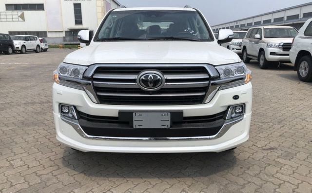 19款丰田酷路泽5700现车黄金假期更优惠