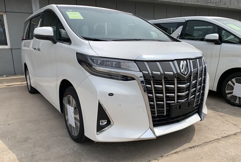 2020款丰田埃尔法促销航空座椅功能强大