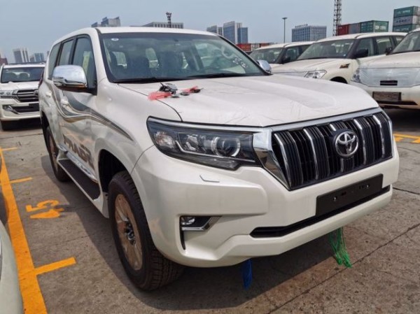 2019款丰田霸道2700报价 天津港现车高配