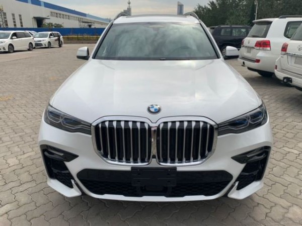宝马X7全新旗舰型全尺寸SUV现车行情