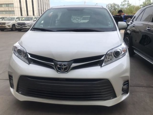 20款丰田塞纳两驱XLE真皮天津港最新行情