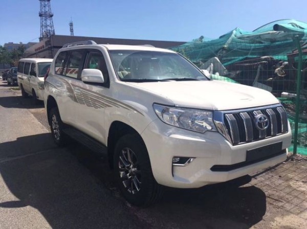 19款丰田霸道2700现车 外挂天窗销量冠军