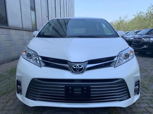 20款丰田塞纳最畅销的MPV津港