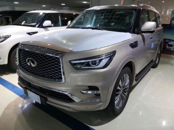2020款英菲尼迪qx70,2020款英菲尼迪qx50 2020款英菲尼迪qx70金色外观更为大气