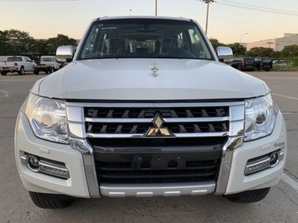 硬派越野19款三菱帕杰罗V97山猫津港促销