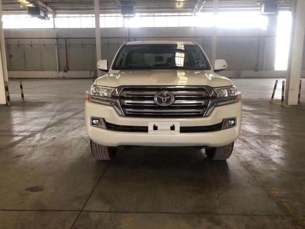 19款丰田酷路泽4000报价车身极具力量