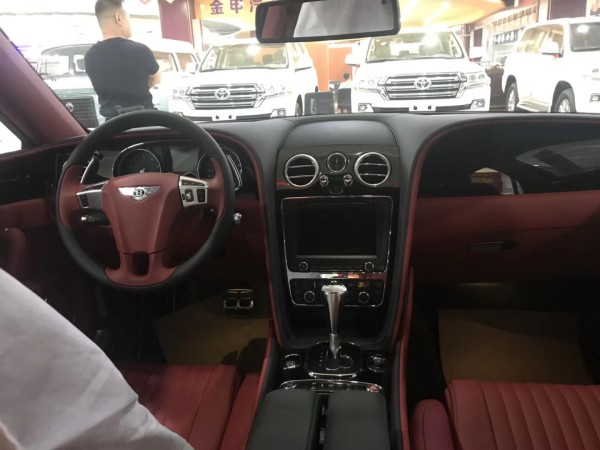 18款宾利飞驰V8S 白红现车优惠价特卖中