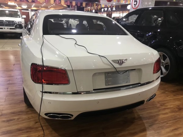 18款宾利飞驰V8S 白红现车优惠价特卖中