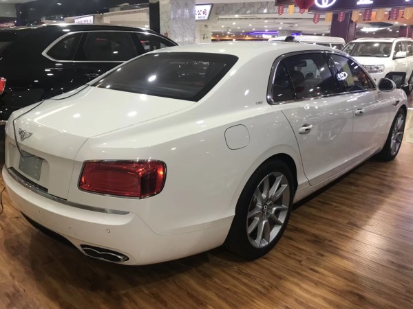 18款宾利飞驰V8S 白红现车优惠价特卖中