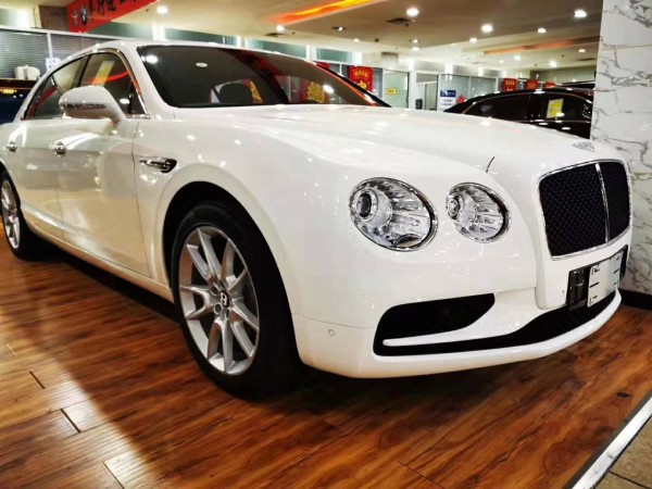 2019款欧规宾利飞驰V8S 4.0T激情壕送