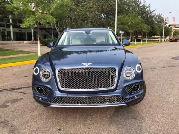 宾利添越4.0T汽油水晶蓝美版售国五地区