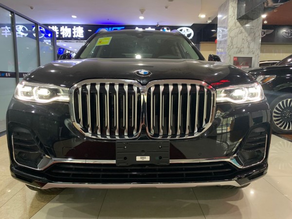 新款宝马X7精益豪华至细节释放璀璨光辉