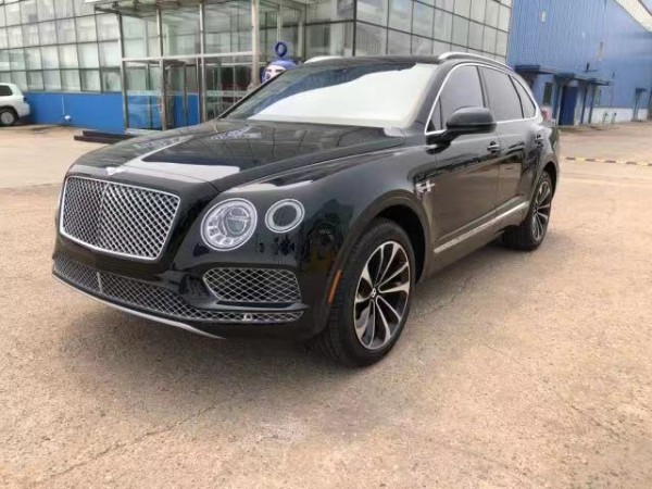 宾利添越平行进口车店内促销