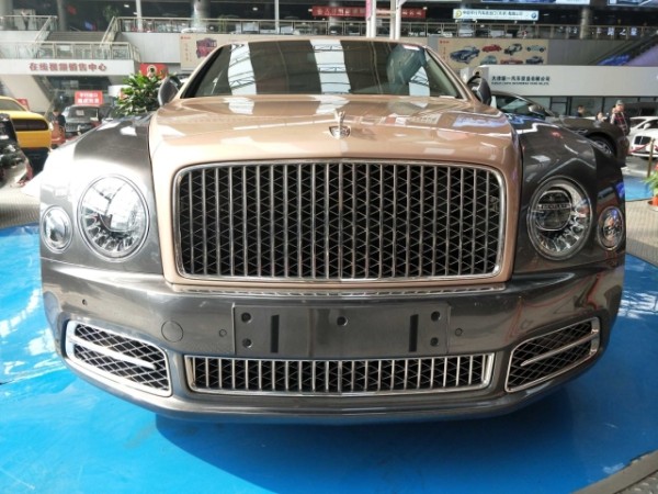 19款宾利慕尚加长版 天津港现车落地价