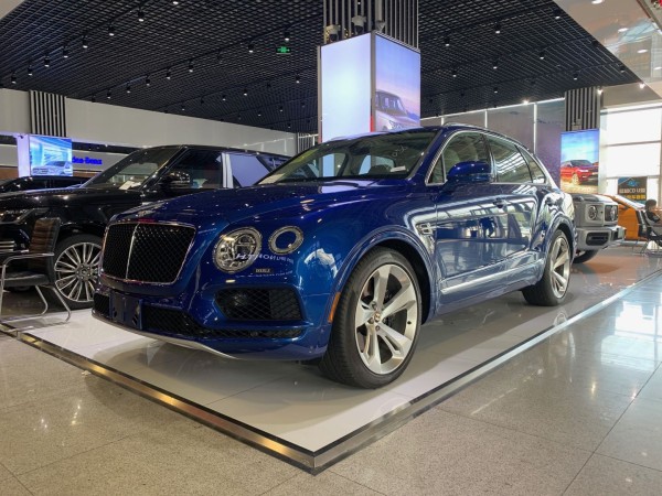 19款宾利添越特价超豪华SUV率先占领市场