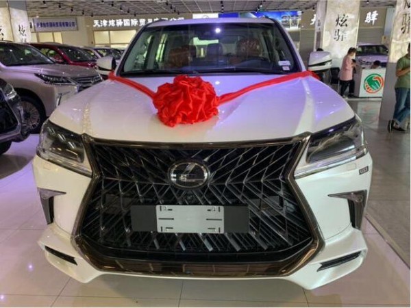 雷克萨斯LX570顶配配置报价解析现车