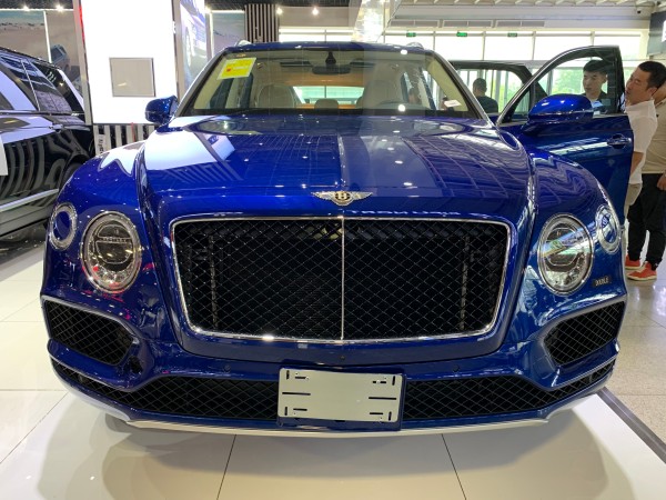 全新宾利添越亮片蓝现车降价热销