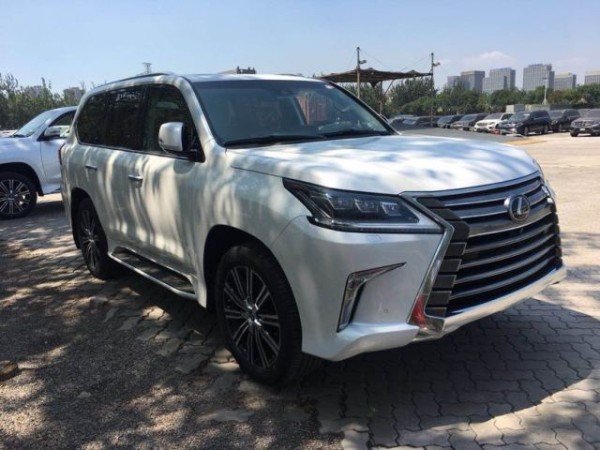 19款雷克萨斯LX570中东港口现车热销