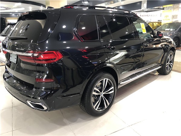 奢华大气宝马X7配置价格卓越豪华新售价