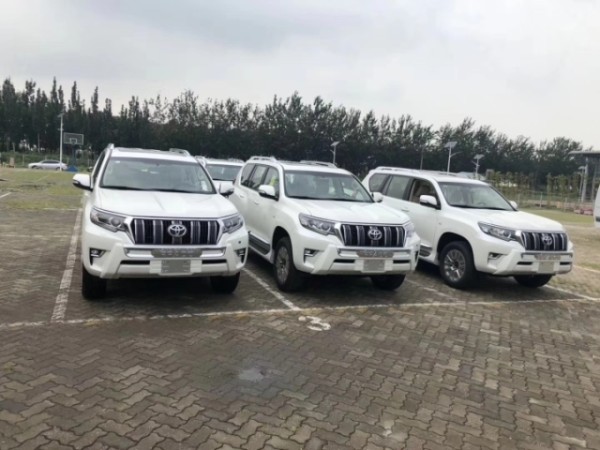 19款丰田霸道4000后挂备胎现车特价处理