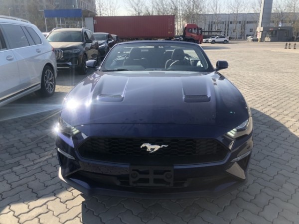 2019款福特野马敞篷版现代科技狂野交织