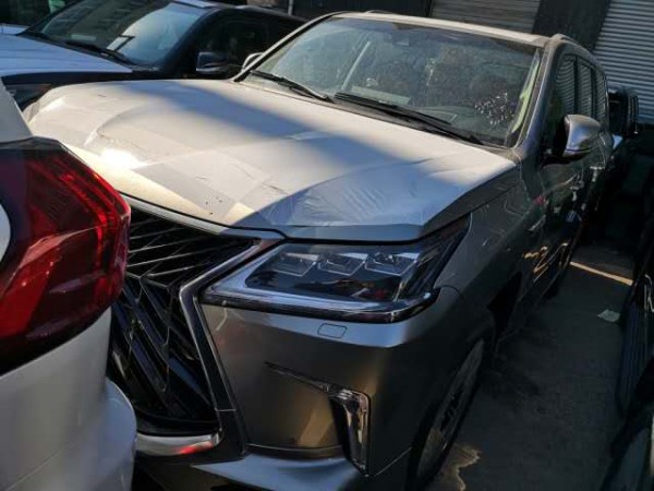 2020款雷克萨斯LX5700顶级越野报价优惠