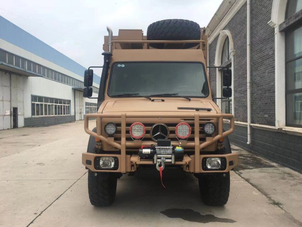 乌尼莫克4000U 可以轻松应付复杂的路况