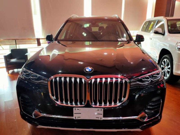 20款宝马X7延续家族设计 实车优惠大促