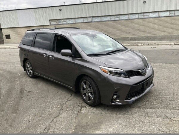 2020款丰田塞纳MPV天津港最新报价销售