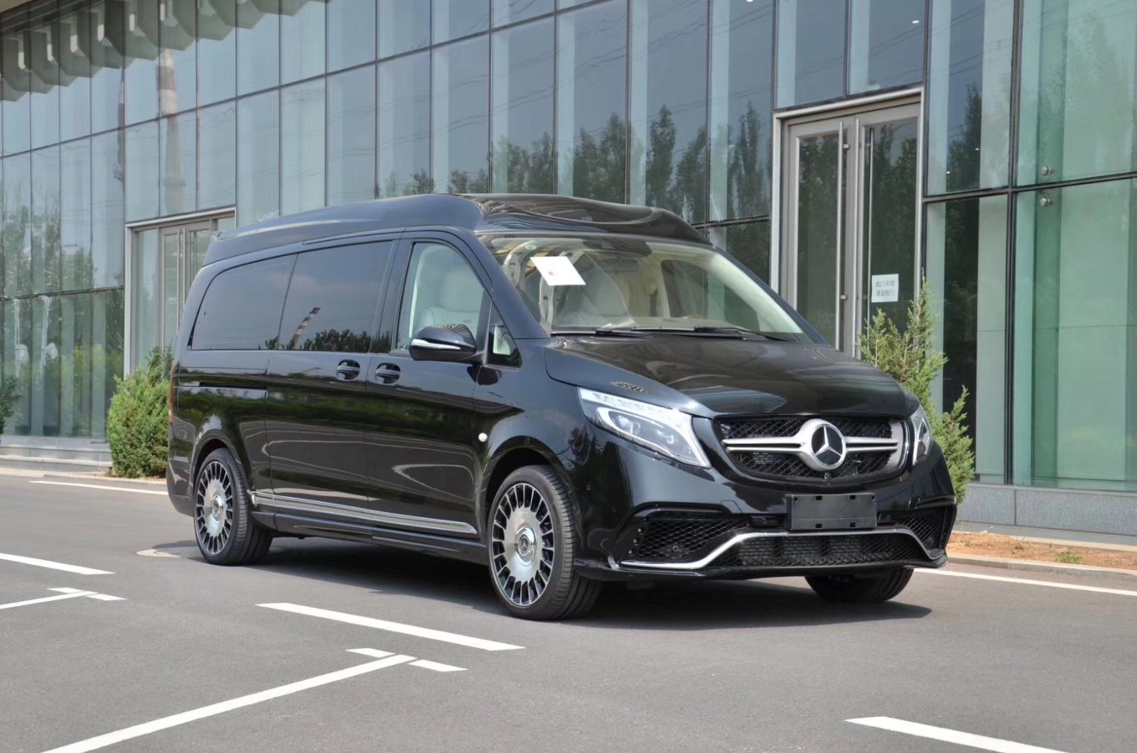 19款奔驰V260L改装降价车天津港真实价格