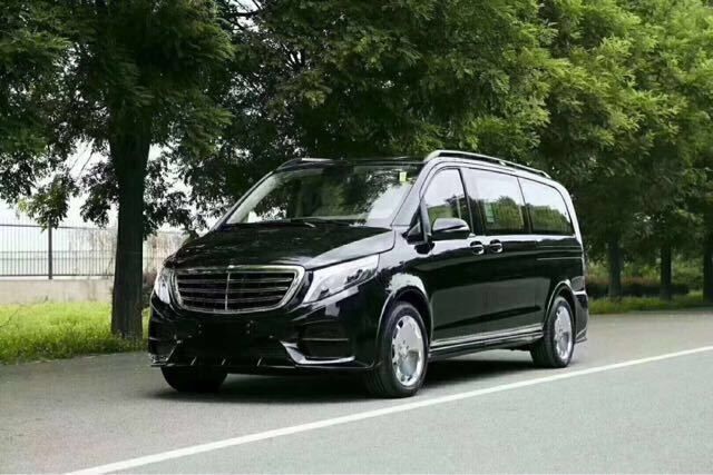 奔驰V250商务车店内商务车豪华升级