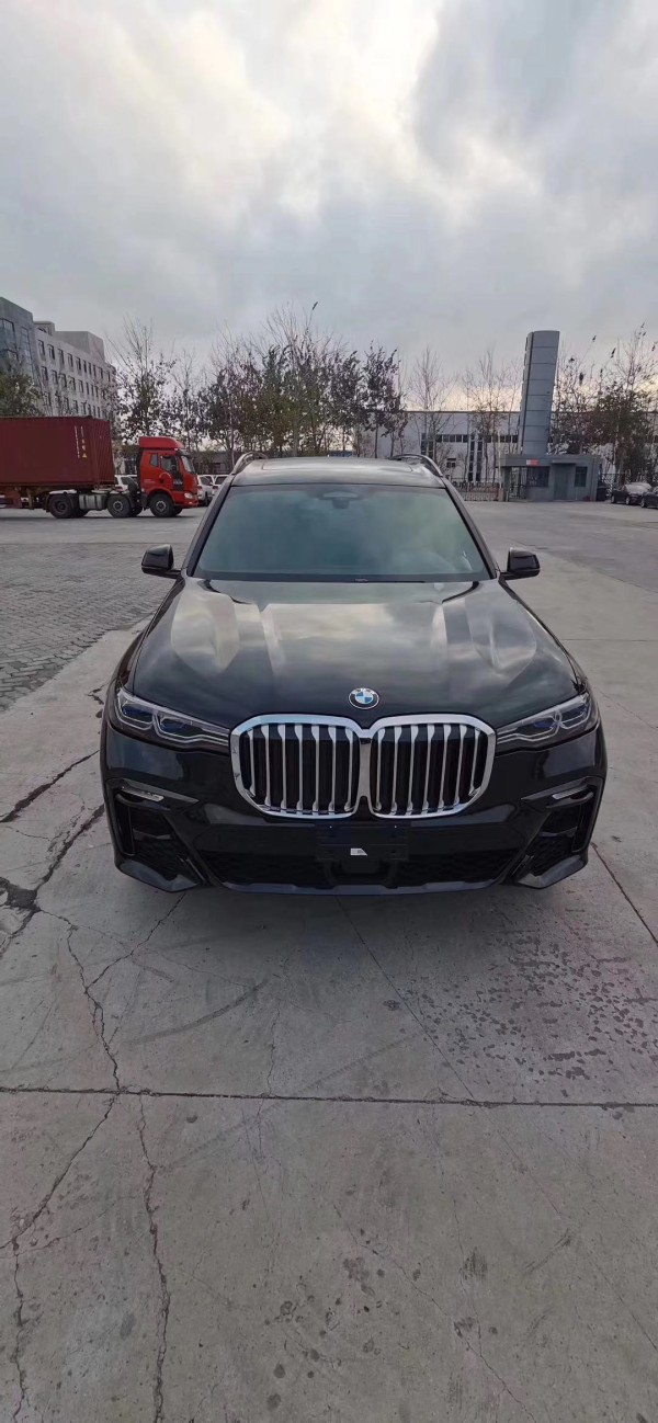 2019款宝马X7报价 顶级SUV个性线条造型