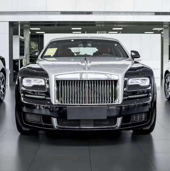 2021款劳斯莱斯古斯特标准版VS加长版最