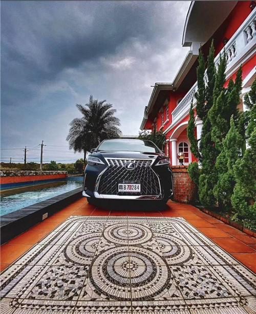 中规进口雷克萨斯LM商务四座黑黑加价