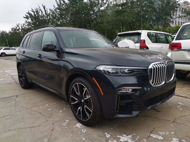 轩昂大气2019款加版宝马X7M豪华格外时尚