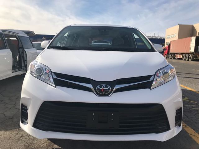 19款加版丰田塞纳四驱LE报价促销全国