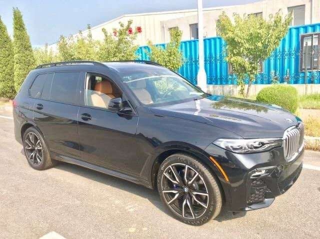 2019款宝马X7报价经典双肾式格栅设计