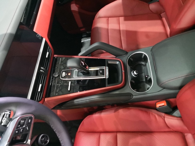 2019款保时捷卡宴