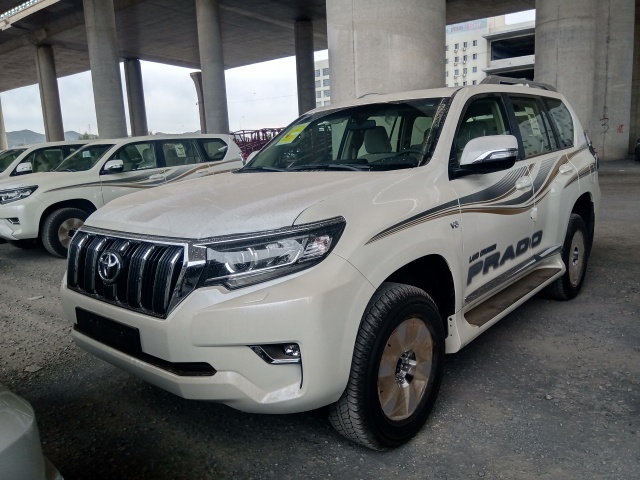 19款霸道4000马力大动力足越野攀爬能力