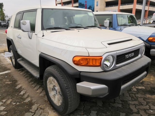 2019款丰田酷路泽FJ中东版时尚越野特卖